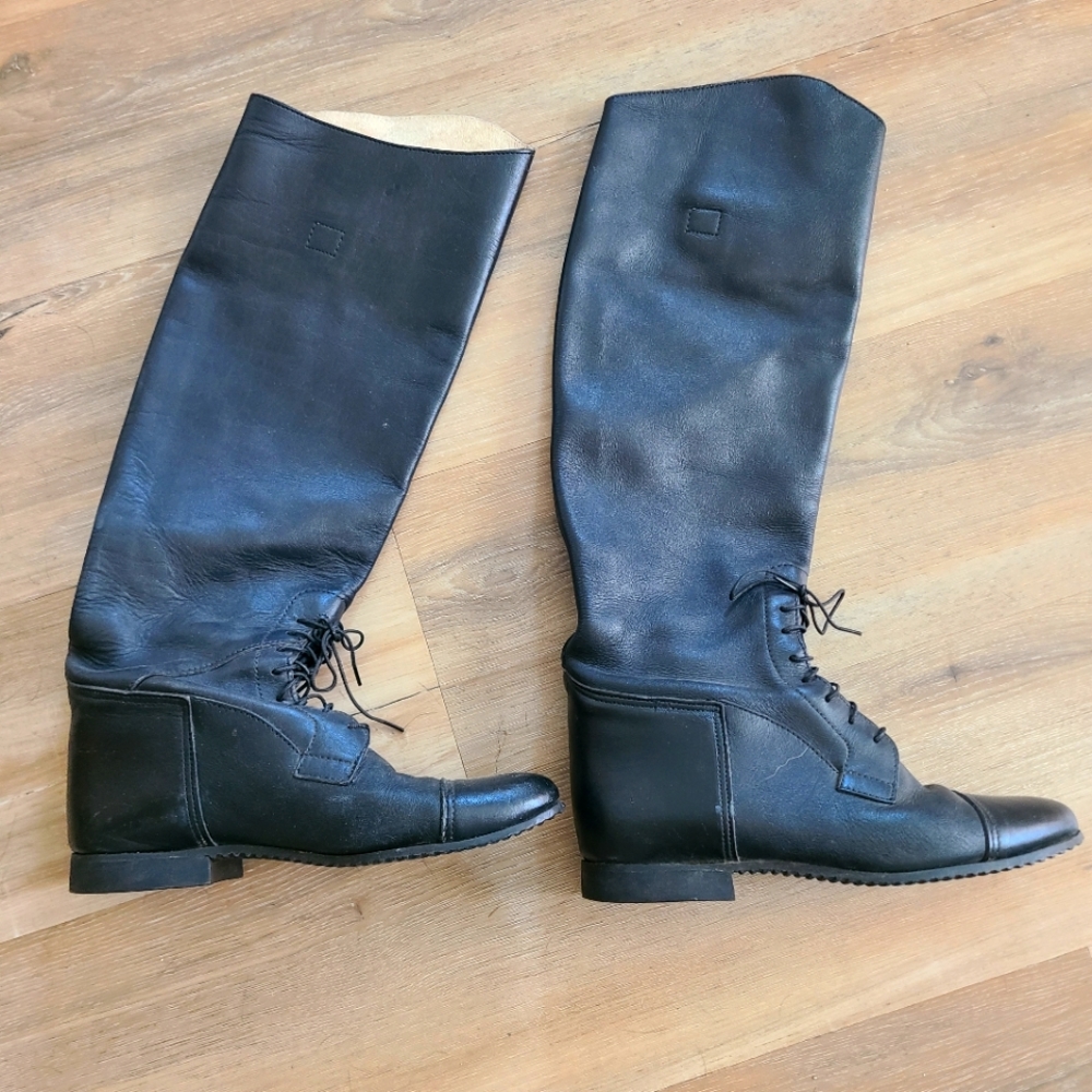 Leather equestrian boots